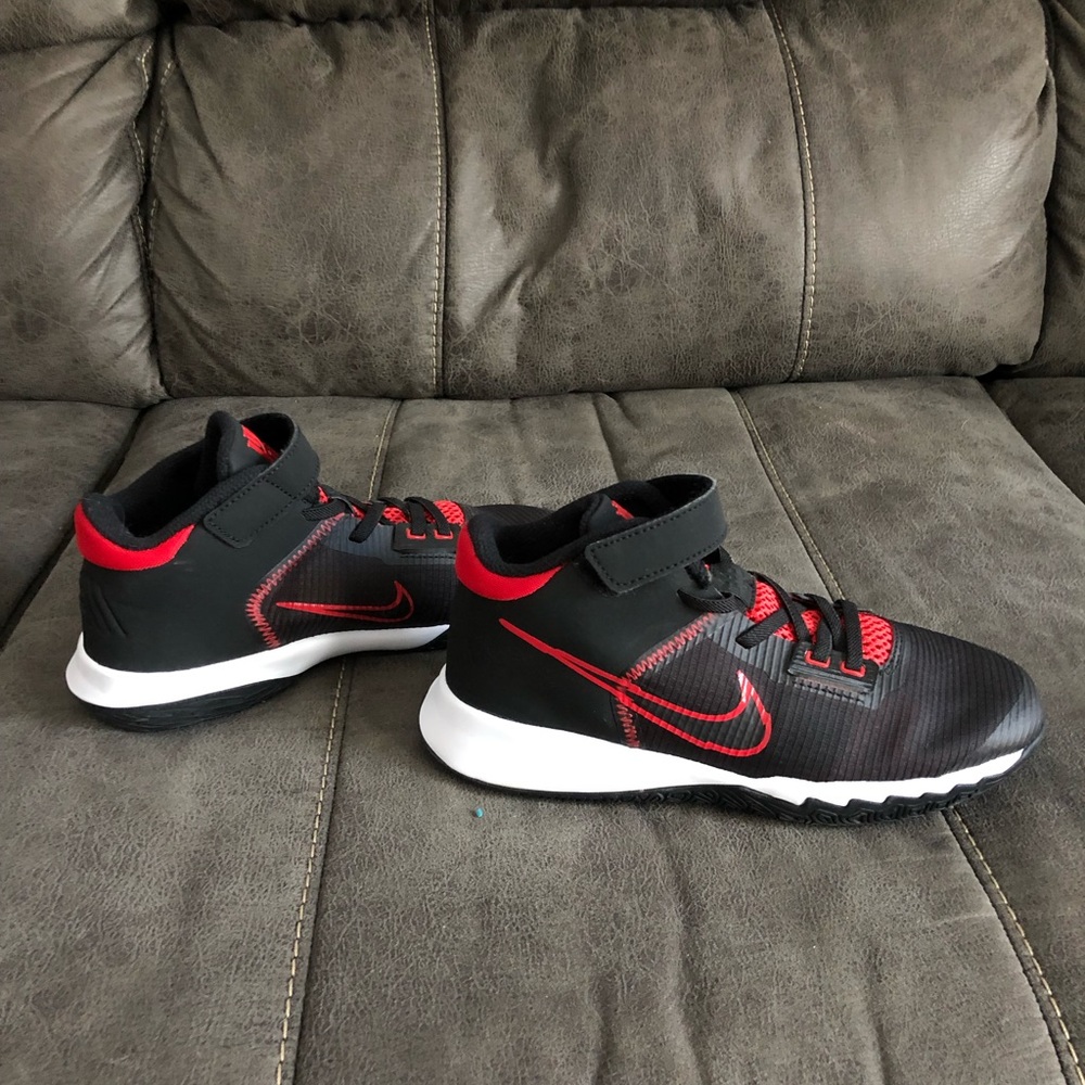 Nike Kyrie Irving 2.5Y